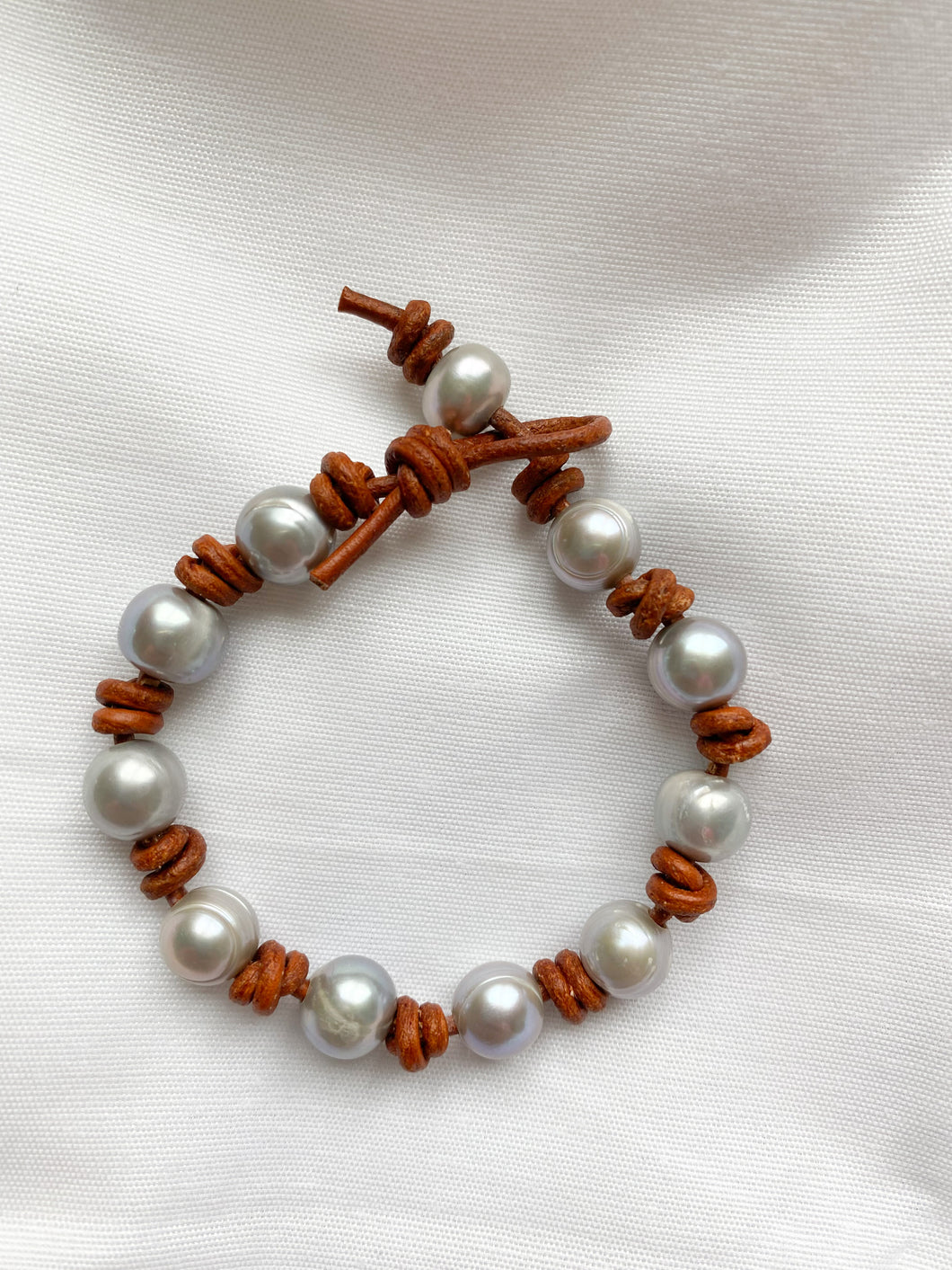 around the world - grey pearl bracelet