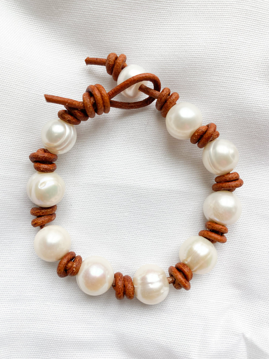 around the world - white pearl bracelet